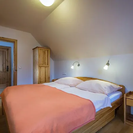 Privat Pod Lesom Apartment *